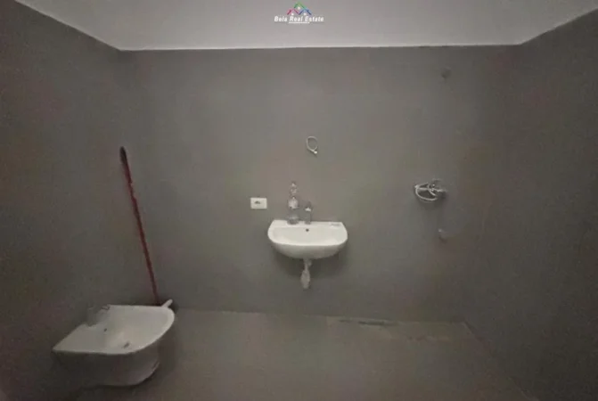 Tirane, jepet me qera apartament 1+1 Kati 1, 65 m² 600 € (Rruga Sadik Petrela)