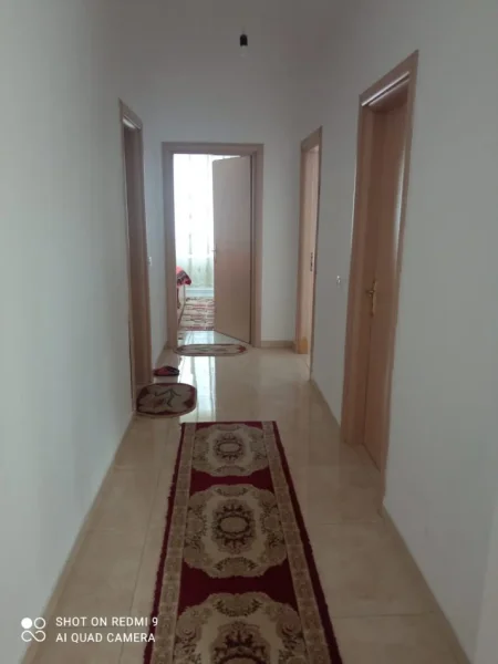 Tirane, jepet me qera apartament 2+1+Ballkon Kati 6, 140 m² 300 € (Boulevardi blu)