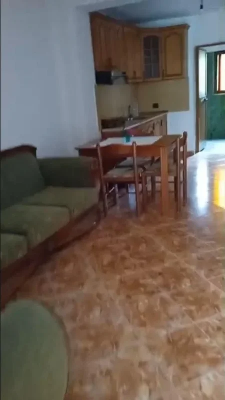 Tirane, jepet me qera shtepi 1+1 Kati 0, 60 m² 300 € (ruga 5 maj)