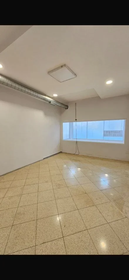 Tirane, shitet dyqan Kati 1, 136 m² 240.400 € (Unaza e Madhe)