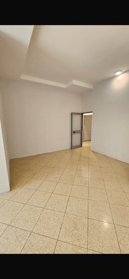 Tirane, shitet dyqan Kati 1, 136 m² 240.400 € (Unaza e Madhe)