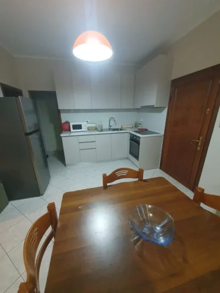 Tirane, jepet me qera Vile 2+1+Ballkon Kati 3, 100 m² 500€ (Ali Demi/Zgara Korcare)