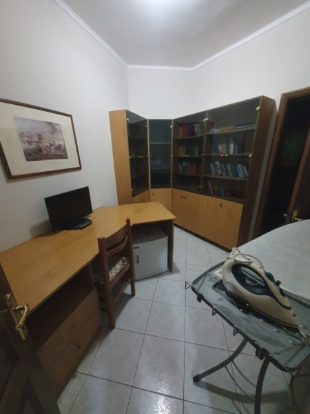 Tirane, jepet me qera Vile 2+1+Ballkon Kati 3, 100 m² 600 € (Ali Demi/Zgara Korcare)
