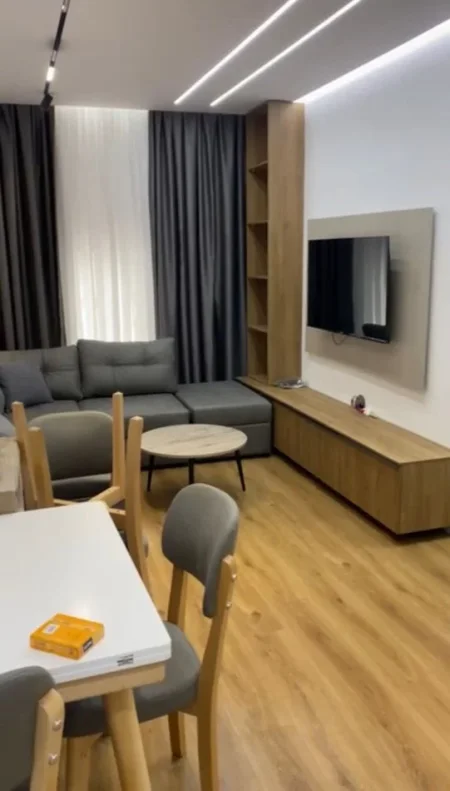Tirane, jepet me qera apartament 2+1 , 100 m² 550 € (ALI DEMI)