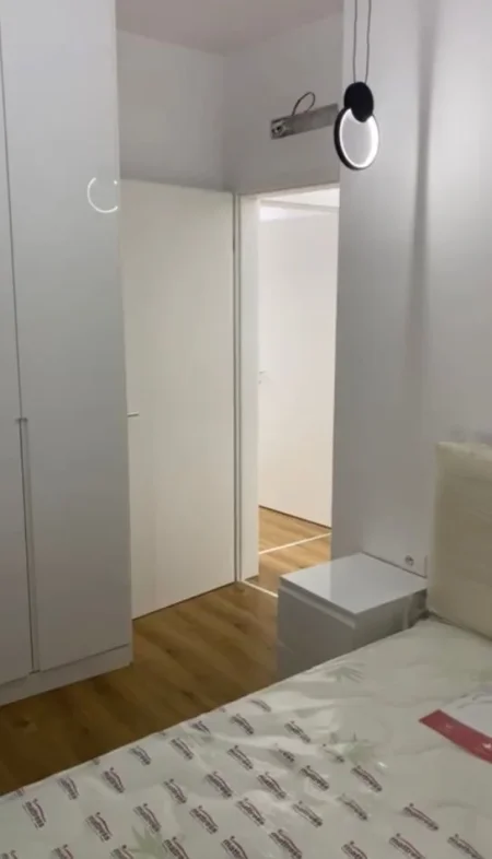 Tirane, jepet me qera apartament 2+1 , 100 m² 550 € (ALI DEMI)