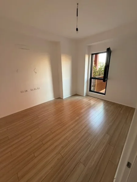 Tirane, jepet me qera apartament 2+1 , 114 m² 1.200 € (Qendra Garden Building)