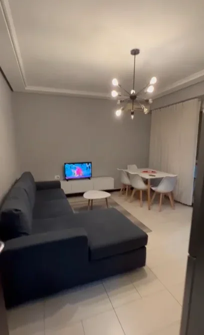 Tirane, jepet me qera apartament 1+1+Ballkon Kati 4, 60 m² 650 € (RRUGA E KAVAJES)