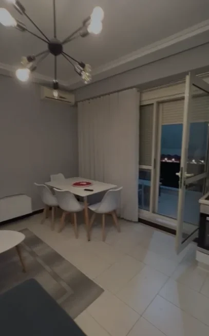 Tirane, jepet me qera apartament 1+1+Ballkon Kati 4, 60 m² 650 € (RRUGA E KAVAJES)