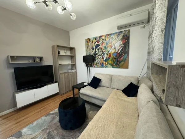 APARTAMENT 1+1 ME QERA PRANE SQUARE 21, RRUGA E KAVAJES