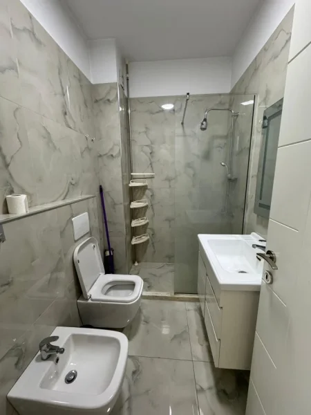 APARTAMENT 1+1 ME QERA PRANE SQUARE 21, RRUGA E KAVAJES