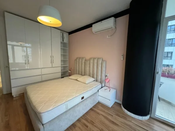 APARTAMENT 1+1 ME QERA PRANE SQUARE 21, RRUGA E KAVAJES