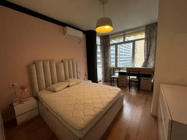 APARTAMENT 1+1 ME QERA PRANE SQUARE 21, RRUGA E KAVAJES