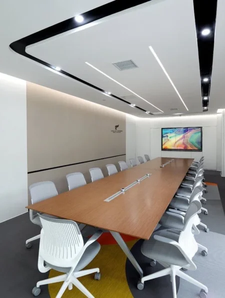 Tirane, jepet me qera zyre Kati 3, 135 m² 1.500 € (9 KATESHET)