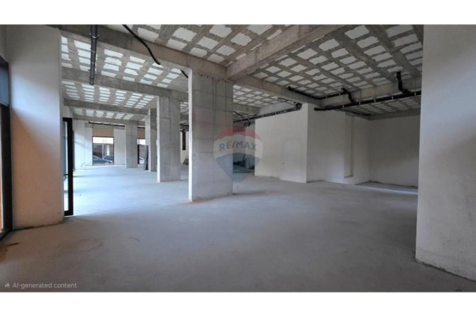 Vlore - Lungomare,  Rruga Dhimitër Konomi , Vlore jepet me qera ,ambient biznesi me siperfaqe 444m2