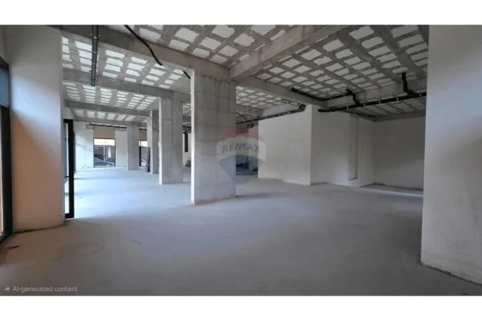 Vlore - Lungomare,  Rruga Dhimitër Konomi , Vlore jepet me qera ,ambient biznesi me siperfaqe 444m2