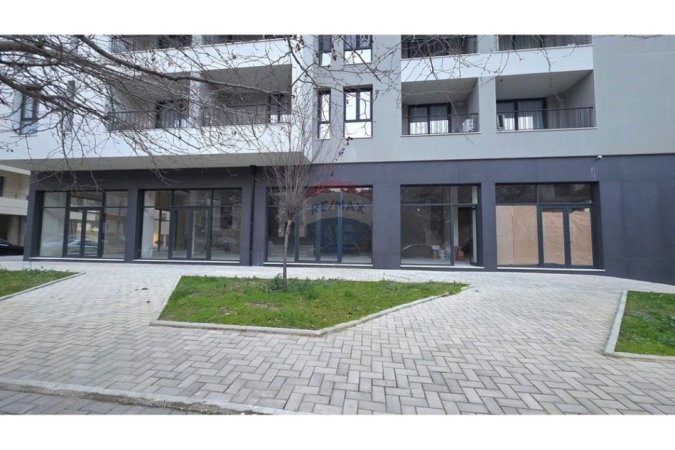 Vlore - Lungomare,  Rruga Dhimitër Konomi , Vlore jepet me qera ,ambient biznesi me siperfaqe 444m2