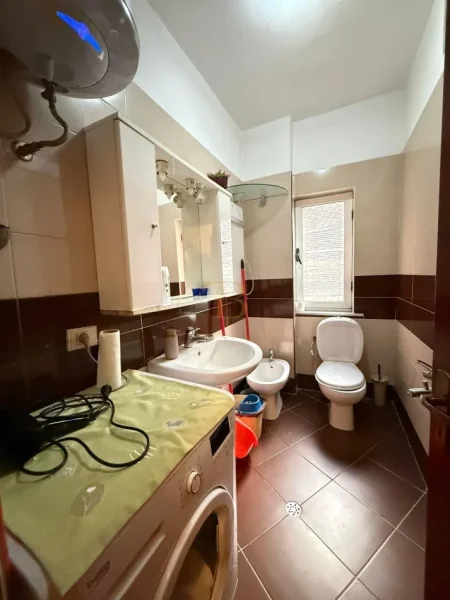 Tirane, jepet me qera apartament 2+1 Kati 2, 84 m² 700 € 