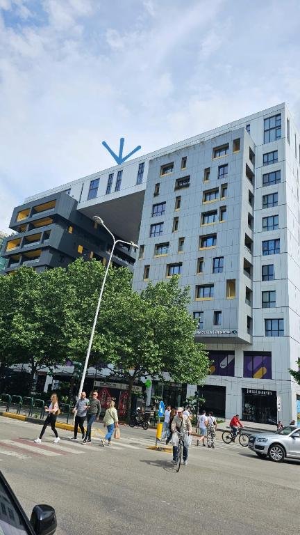 Tirane, jepet me qera garazh | post parkimi Kati -1, 50 m² 500 € (Rruga e Kavajes)