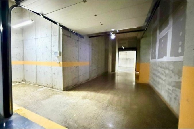 Tirane, jepet me qera garazh | post parkimi Kati -1, 50 m² 500 € (Rruga e Kavajes)