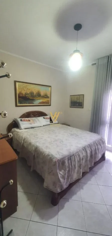 Tirane, jepet me qera apartament 2+1+Ballkon Kati 3, 100 m² 600 € (ALI DEMI)