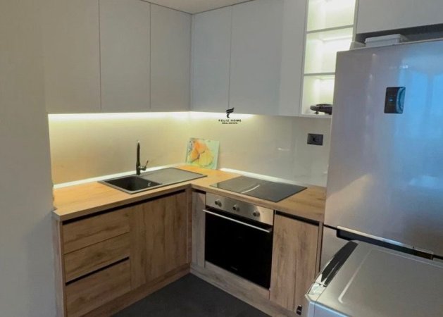 Tirane, jepet me qera apartament 1+1 Kati 11, 65 m² 800 € (PAZARI I RI)