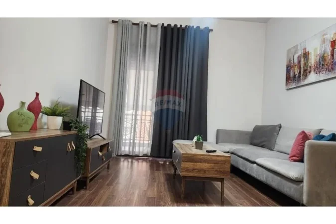 Tirane, jepet me qera apartament 1+1+Ballkon Kati 4, 78 m² 800 € (Kompleksi Delijorgji)