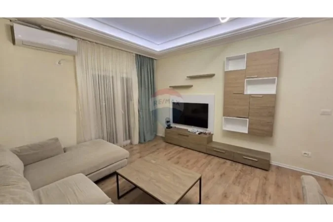 Tirane, jepet me qera apartament 1+1+Ballkon Kati 3, 61 m² 500 € (rruga Peti)