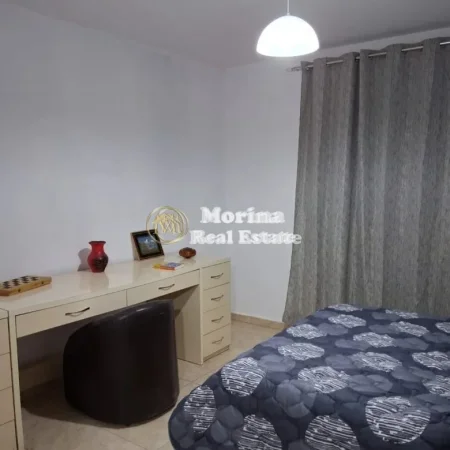 Tirane, jepet me qera shtepi 3+1 Kati 2, 140 m² 500 € (Kinostudio)