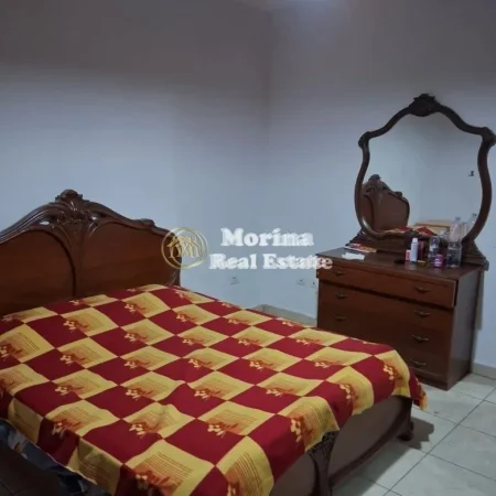 Tirane, jepet me qera shtepi 3+1 Kati 2, 140 m² 500 € (Kinostudio)