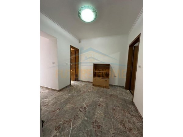 Tirane, jepet me qera ambjent biznesi Kati 2, 106 m² 1.200 € 