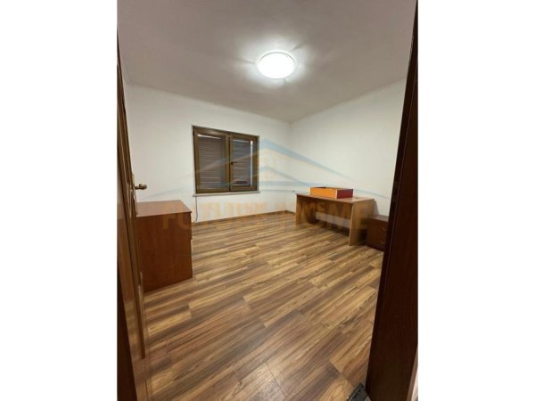Tirane, jepet me qera ambjent biznesi Kati 2, 106 m² 1.200 € 