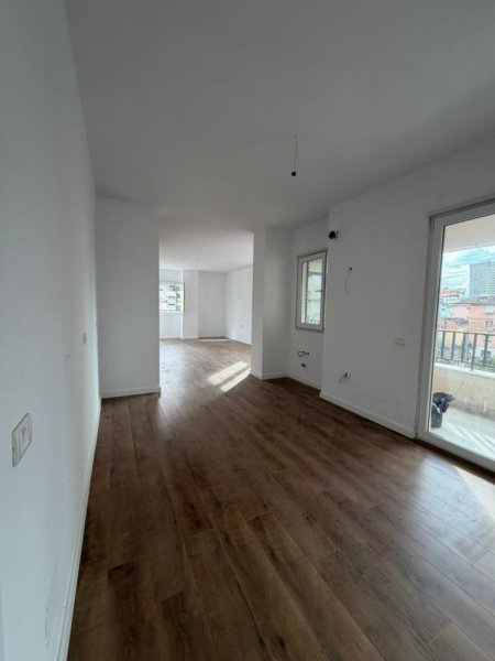 Tirane, shitet apartament 3+1 , 135 m² 338.800 € (Pazari i Ri)