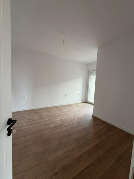 Tirane, shitet apartament 3+1 , 135 m² 338.800 € (Pazari i Ri)