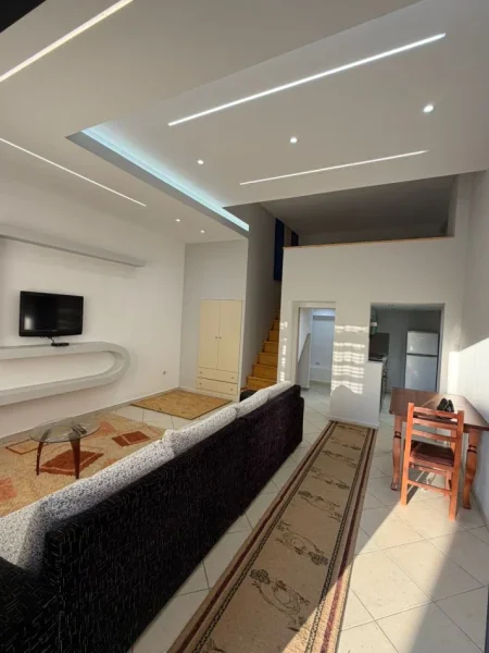 Tirane, jepet me qera apartament duplex 1+1 Kati 0, 50 m² 310 € (Rruga Tom Plezha)