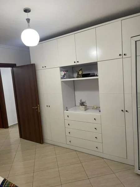 Tirane, jepet me qera apartament 2+1 Kati 7, 100 m² 700 € (Bulevardi i Ri / Rruga Filip Jano)