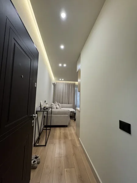 Tirane, jepet me qera apartament 2+1+Ballkon Kati 1, 76 m² 1.800 € (Rruga e kosovareve)