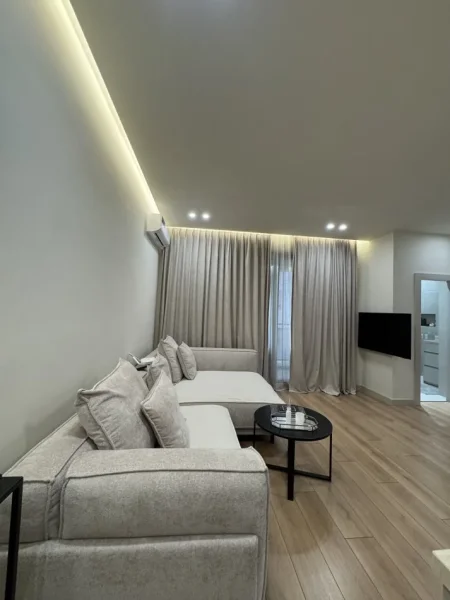 Tirane, jepet me qera apartament 2+1+Ballkon Kati 1, 76 m² 1.800 € (Rruga e kosovareve)