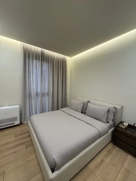Tirane, jepet me qera apartament 2+1+Ballkon Kati 1, 76 m² 1.800 € (Rruga e kosovareve)