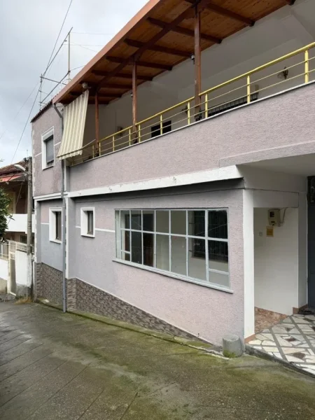 Tirane, jepet me qera Vile 2+1 Kati 1, 70 m² 360 € (Rruga Hamdi Cullhaj)