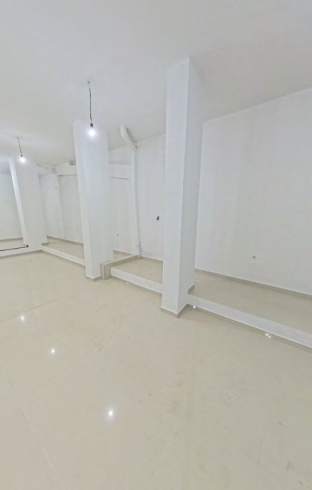 Tirane, jepet me qera ambjent biznesi , 130 m² 900 € (5 MAJ)