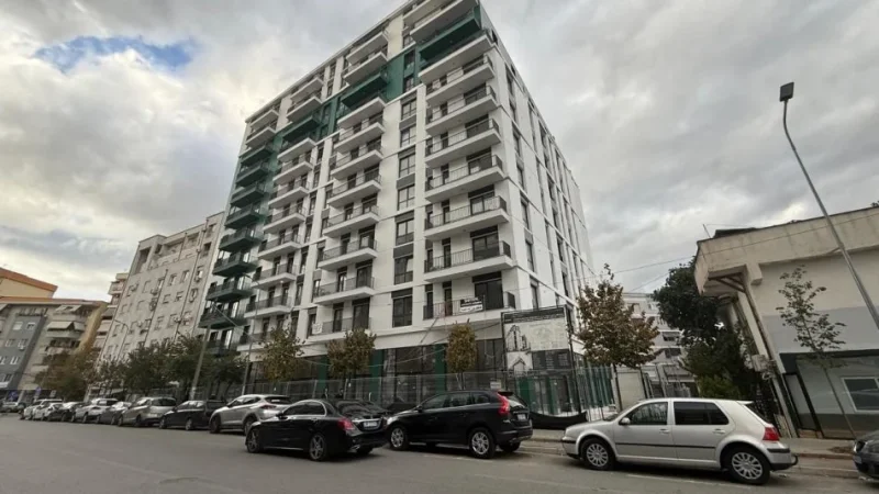 Tirane, jepet me qera apartament 1+1 Kati 1, 62 m² 850 € (Komuna e Parisit)