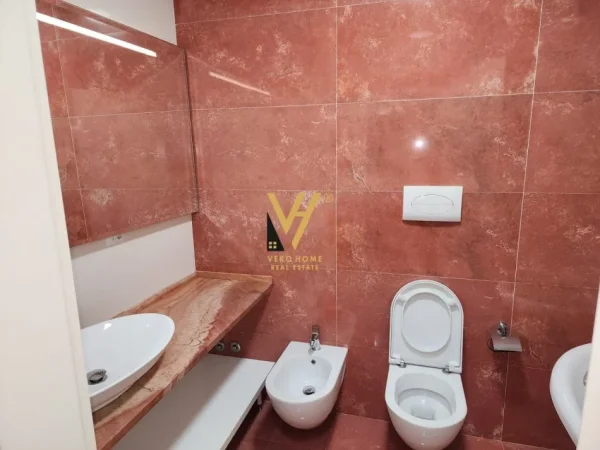 Tirane, jepet me qera Vile 2 Katshe Kati 0, 220 m² 2.000 € (ALI DEMI)