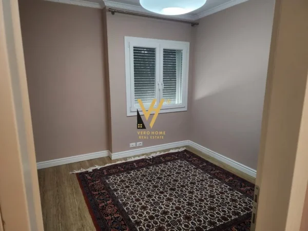 Tirane, jepet me qera Vile 2 Katshe Kati 0, 220 m² 2.000 € (ALI DEMI)