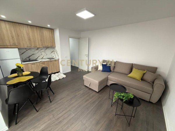 Tirane, jepet me qera apartament 1+1 Kati 1, 58 m² 500 € (rruga Bardhyl)