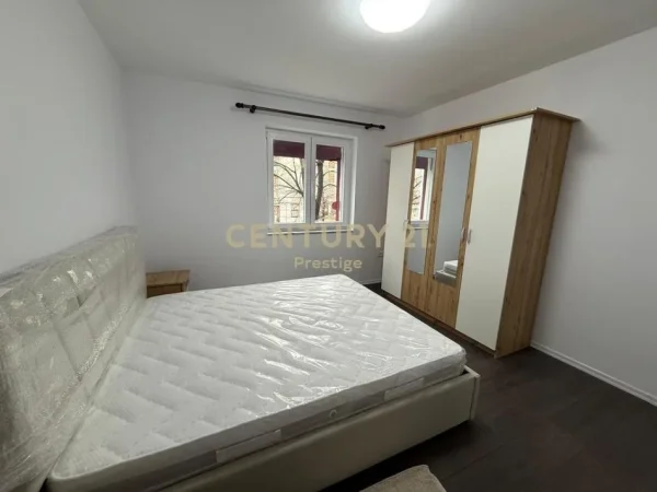 Tirane, jepet me qera apartament 1+1 Kati 1, 58 m² 500 € (rruga Bardhyl)