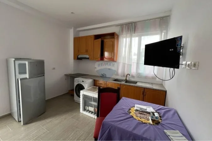 Vlore, jepet me qera 1+1 ,Fusha e Aviacionit,me cmim 250 €