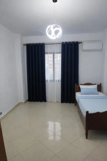 Tirane, jepet me qera apartament 2+1+Ballkon Kati 4, 95 m² 600 € (Don Bosko)