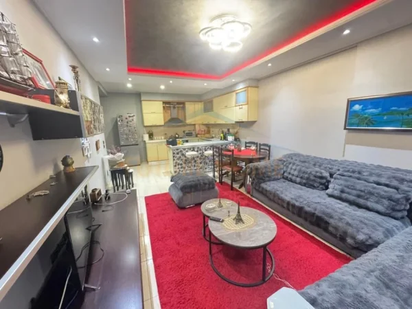 Tirane, shitet apartament 2+1 Kati 8, 114 m² 200.000 € (UNAZA E RE)