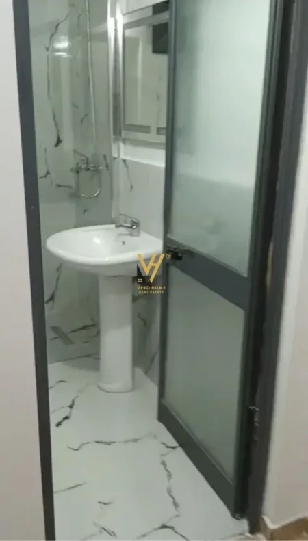 Tirane, jepet me qera apartament 2+1+Ballkon Kati 3, 85 m² 500 € (5 MAJI)