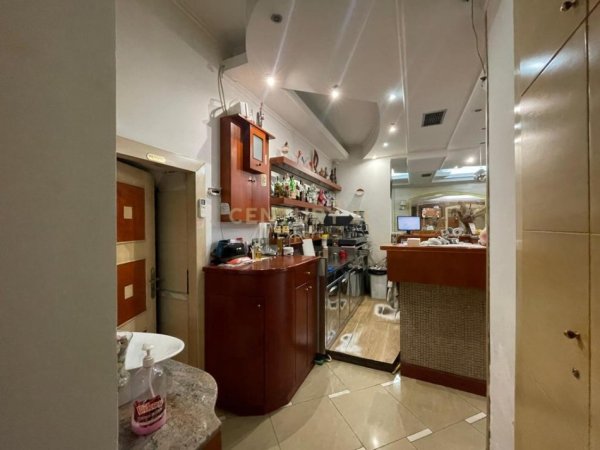 Tirane, jepet me qera lokal Kati 0, 108 m² 2.500 € (Rruga e Kavajes)